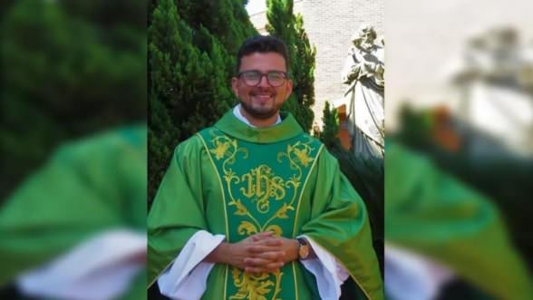 Vídeo: padre que atropelou ladrão após furto em igreja fugiu com medo de ser preso