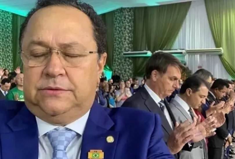Silas Câmara diz que Bolsonaro vem a Manaus ‘anunciar Jesus’, mas terá de dividir Jair Messias com aliados