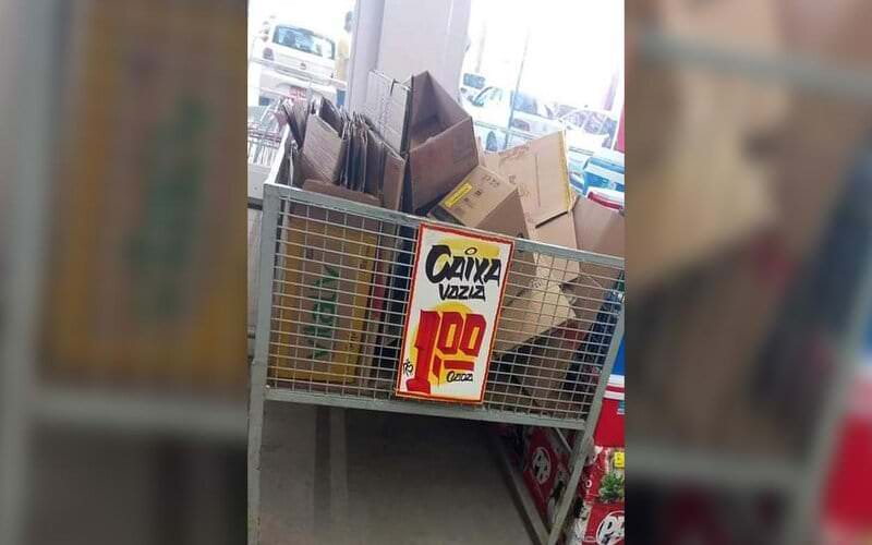 Supermercado é “cancelado” após cobrar dos clientes as caixas usadas para levar compras