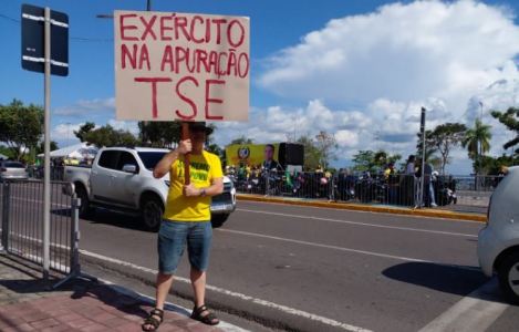 Apoiadores do presidente em Manaus contestam TSE e ele endossa: 'eu quero dar golpe? Eu quero paz'