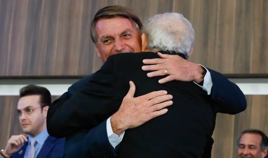Bolsonaro lança slogan: 'sem pandemia, sem corrupção, com Deus no coração. Ninguém segura esta nação'