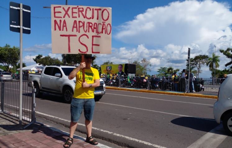 Apoiadores do presidente em Manaus contestam TSE e ele endossa: ‘eu quero dar golpe? Eu quero paz’