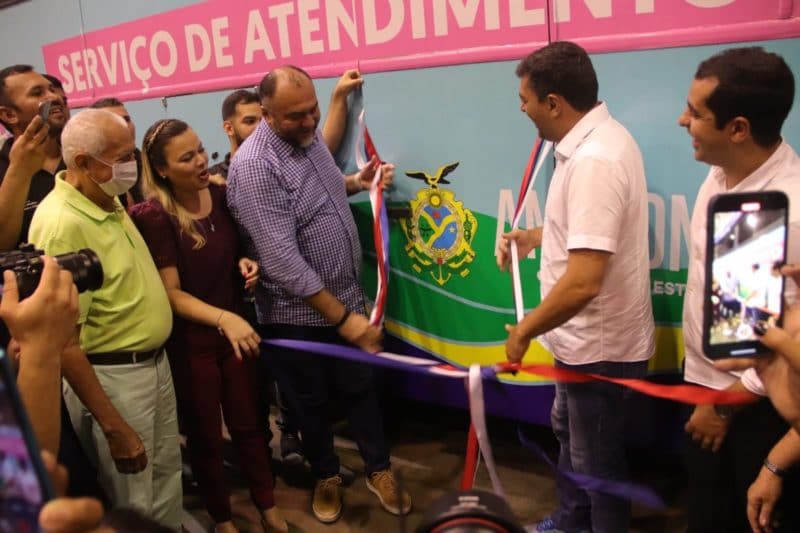 Governador do AM entrega Ônibus do Idoso em Manaus e Região Metropolitana