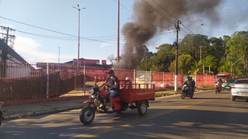 Vídeo: sem pagamento, trabalhadores causam princípio de incêndio na Cidade do Garantido