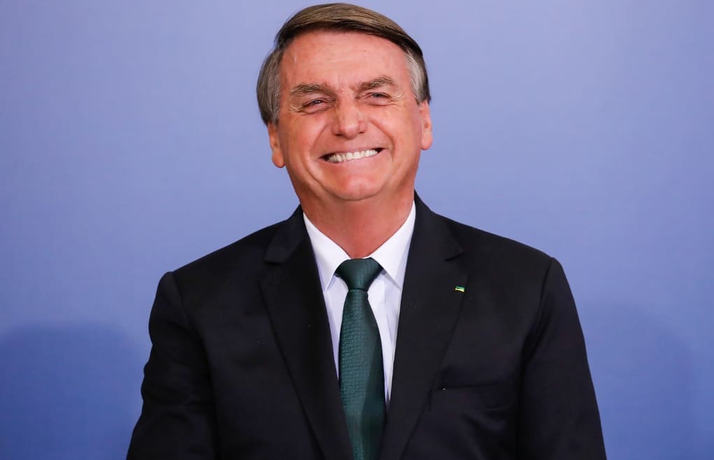 Bolsonaro anuncia reajuste no Auxílio Brasil
