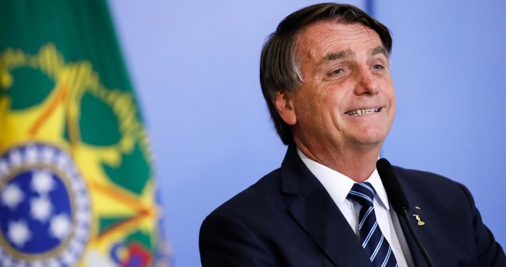Bolsonaro anuncia reajuste do Auxílio Brasil que agora pode chegar a R$ 1.200 para mulheres
