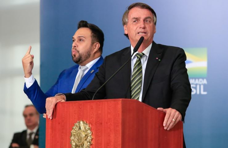 Senado aprova 'PEC do desespero' e Bolsonaro ganha R$ 41 bilhões para gastar em benefícios