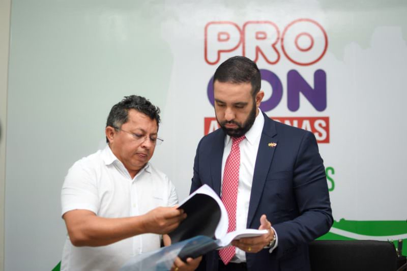 Procon-AM recebe relatório da CPI da Amazonas Energia