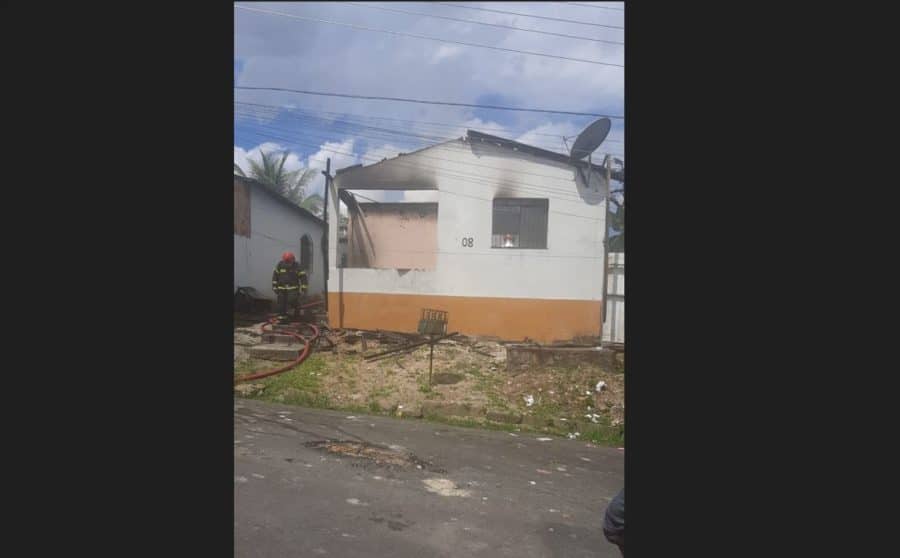 Incêndio destrói residência em Manaus