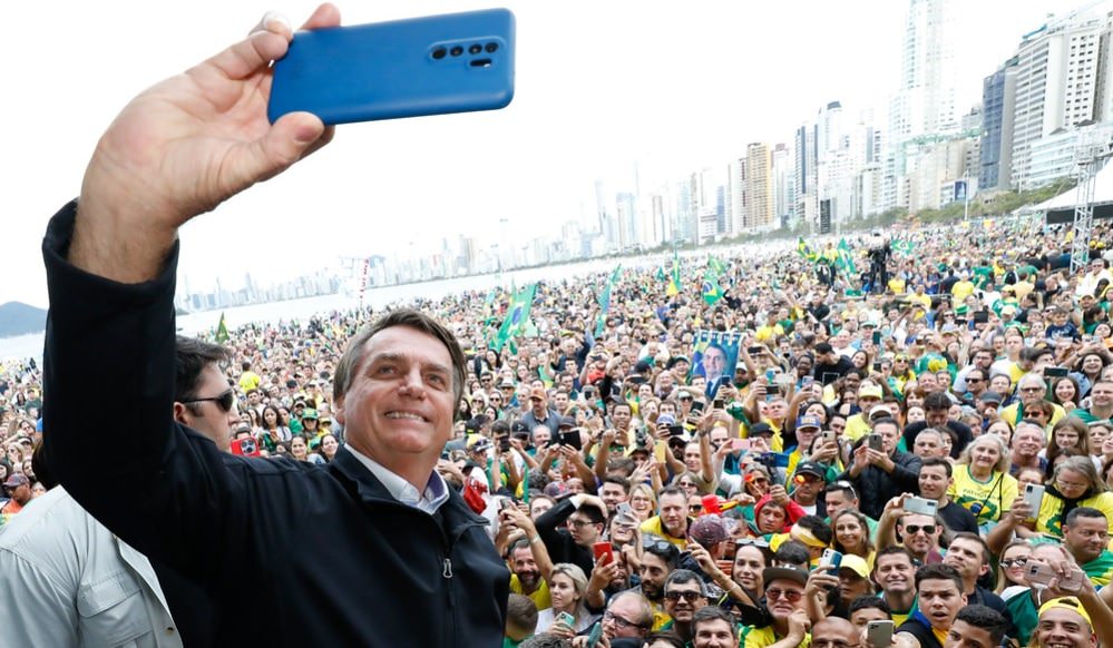 'Eu entendo que arma é liberdade', defende Bolsonaro