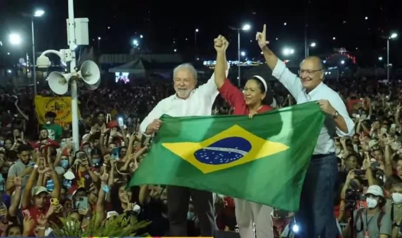 Do sindicato à prisão, Lula tenta voltar ao poder no país polarizado