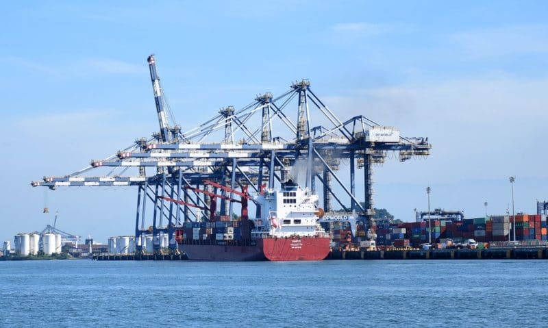 Governo reduz custo de movimentação de produtos importados em portos