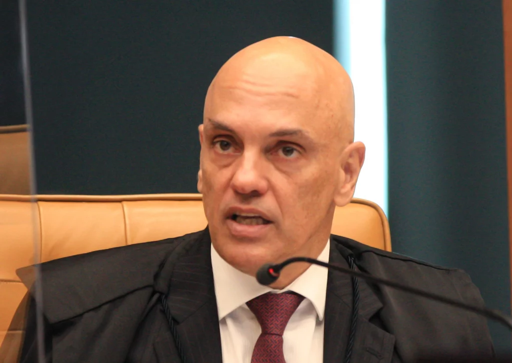 Presidente não considerou determinação de Alexandre de Moraes, que tenta proibir a associação. 
