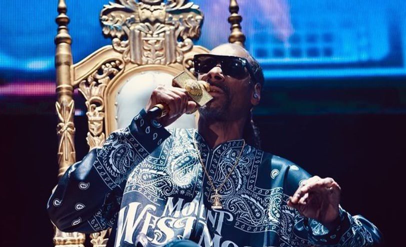 Snoop Dogg oferece R$ 245 mil para funcionário enrolar ‘baseados’