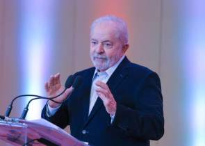 Na véspera de chegar a Manaus, Lula afirma que Amazônia não pode ser 'santuário' intocável