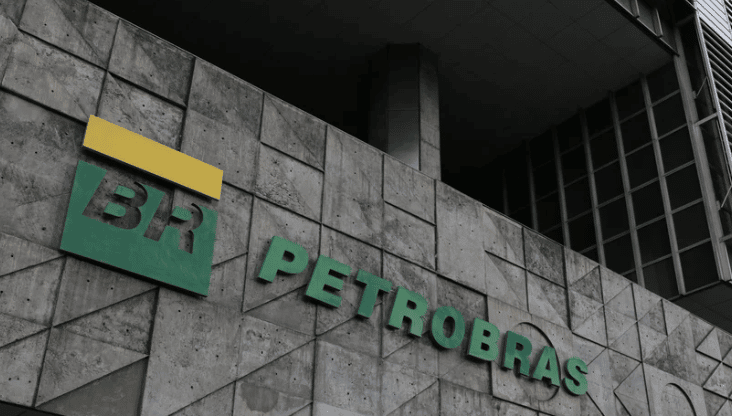 A Petrobras protocolou, nessa quinta-feira (25), no Instituto Brasileiro do Meio Ambiente e dos Recursos Naturais Renováveis (Ibama), um pedido de reanálise da licença ambiental para exploração de petróleo na bacia da Foz do Amazonas