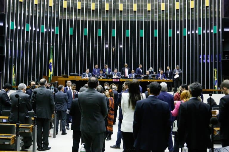 Vereadores e deputados voltam do recesso parlamentar nesta segunda-feira