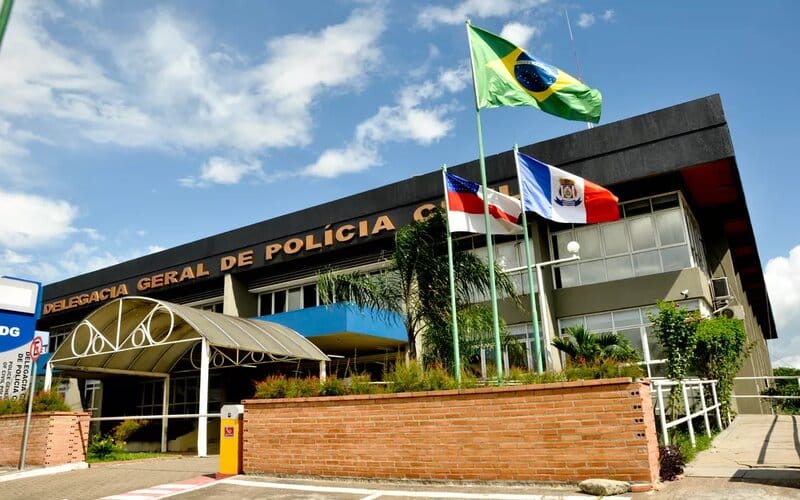 Em Manaus, homem é preso por exigir dinheiro de adolescente para não divulgar fotos íntimas
