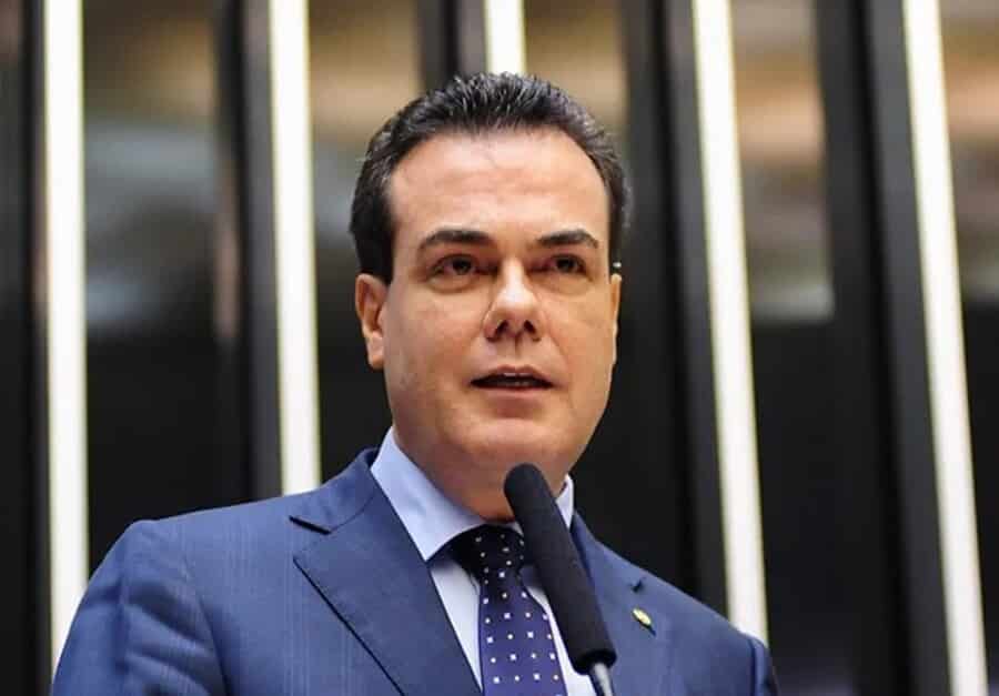 TRE-AM nega pedido de impugnação e aprova candidatura de Henrique Oliveira