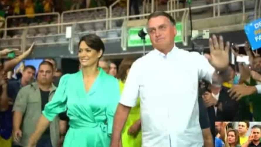 Bolsonaro tem candidatura oficializada com destaque a Michelle e críticas ao STF