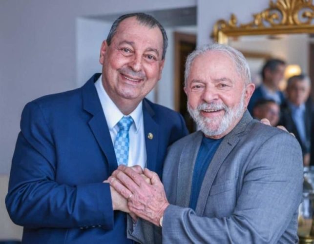 Omar encontra Lula em Brasília: ‘tenho certeza que o senhor será o novo presidente’