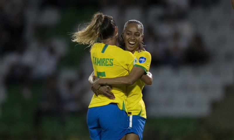 Com brilho de Adriana, Brasil atropela Argentina em estreia na Copa América