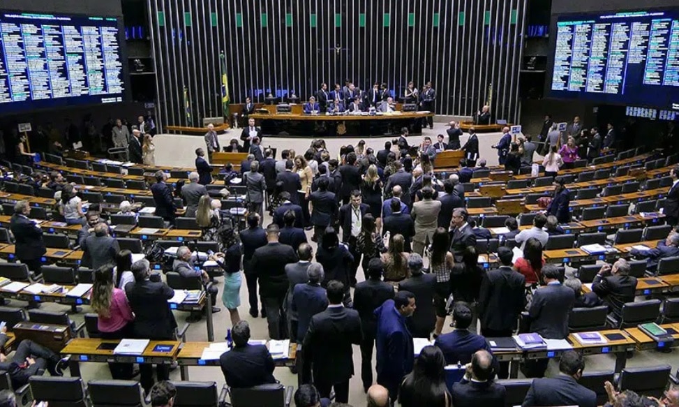 Mil prefeitos de todo o Brasil vão ao Congresso contra ‘PEC Kamikaze’