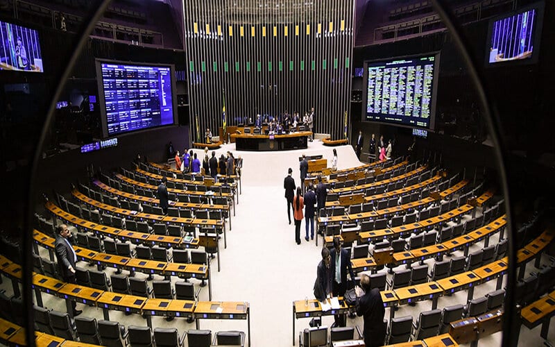 Congresso discute regulamentação do trabalho por aplicativo no Brasil