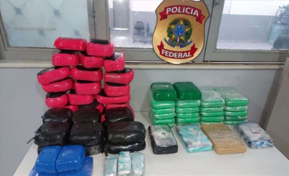 Tabletes com 65 kg de drogas são encontrados em barco que vinha de Tabatinga