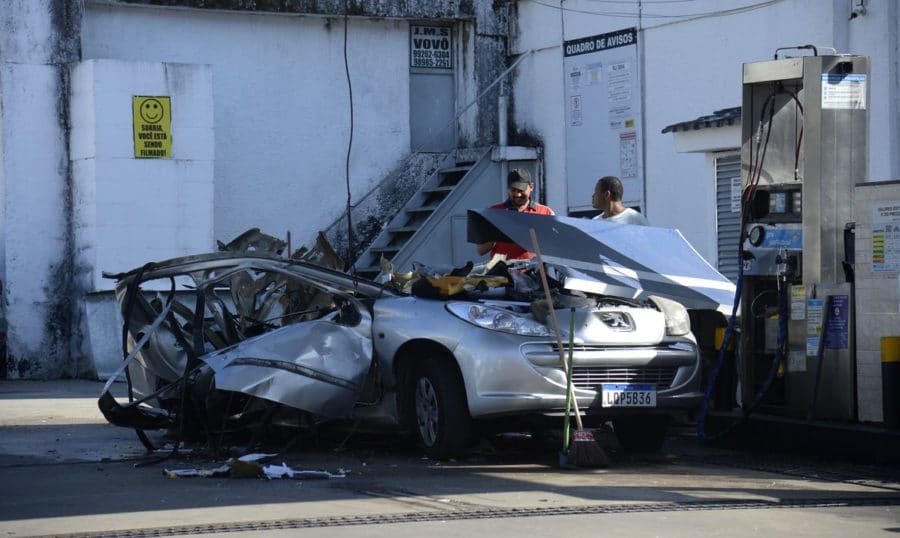 Morre motorista de carro que explodiu em posto de gasolina