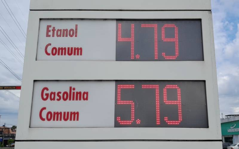 Gasolina cai 14,15% e IPCA de julho tem maior deflação desde o início da série histórica