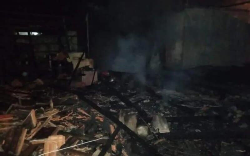 Homem incendeia a própria casa com a ex e os cinco filhos dentro
