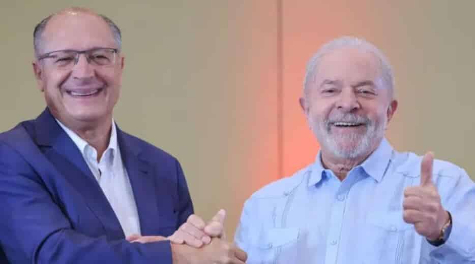 PT oficializa candidatura de Lula à Presidência e aprova Alckmin como vice na chapa