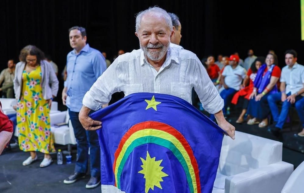 Lula ironiza e diz que oposição tem medo que ele ganhe no primeiro turno