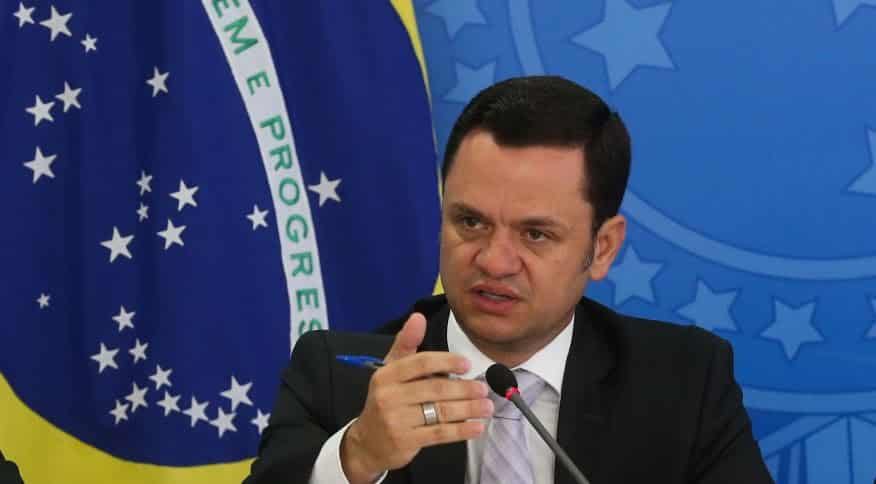 Ministro da Justiça solicita abertura de inquérito para investigar encenação de atentado contra Bolsonaro