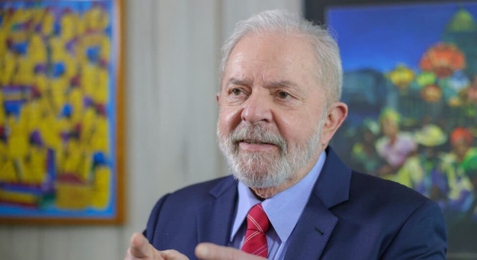 Lula chama de 'imbecil' quem tem muito dinheiro e é criticado