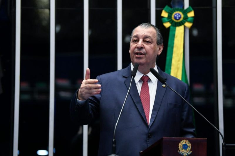 'Parece que não tem mais com o que se ocupar', diz Omar Aziz sobre Bolsonaro; entenda