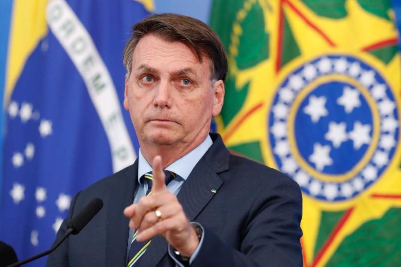 Vídeo: Bolsonaro se opõe a Lula, diz que se hospedou a 'custo zero' e mostra quarto