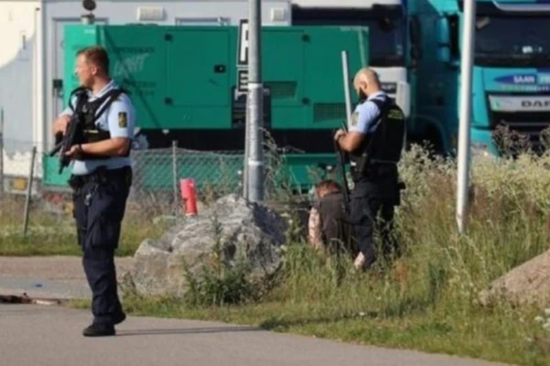 Jovem mata e deixa diversas pessoas feridas após atirar em shopping na Dinamarca