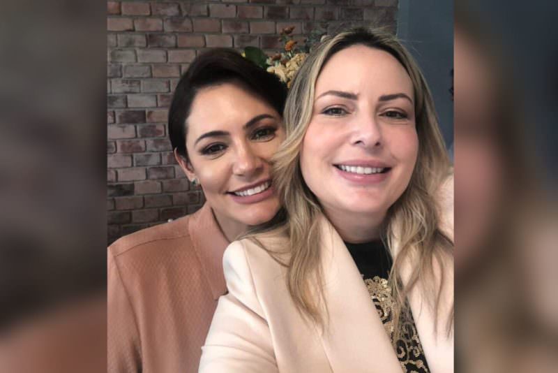 Bolsonaro e Michelle se reúnem com Guilherme de Pádua e esposa em almoço privado