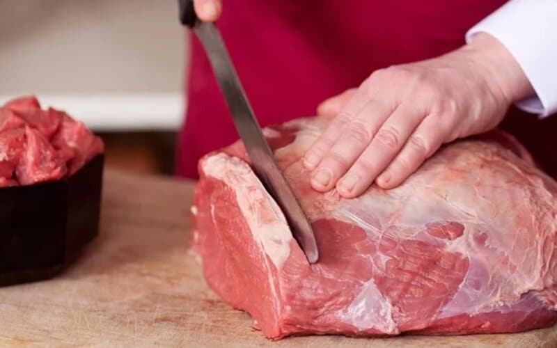 Sonâmbulo decepa os próprios testículos ao sonhar que estava cortando carne