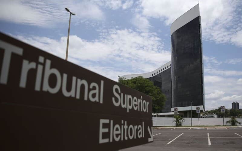 Partido Liberal entra com sete representações no TSE contra o PT