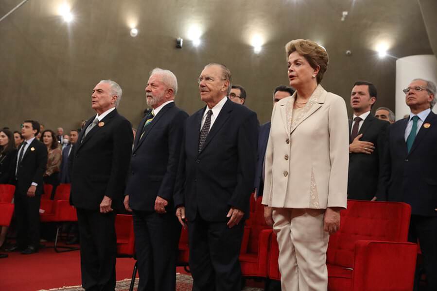 Lula e Sarney separam Dilma de Temer  em posse de Moraes no TSE