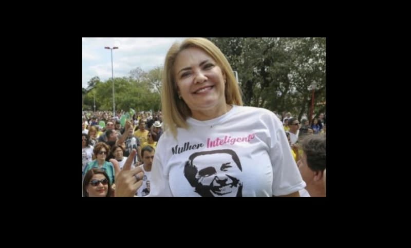 Ex-esposa de Bolsonaro é investigada por suposta compra de mansão no Lago Sul