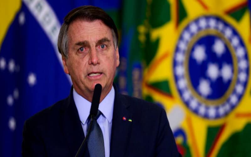Bolsonaro veta PL que proíbe construções hostis à população de rua