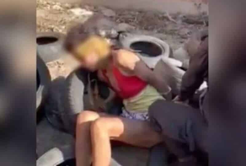 Vídeos: mulher prestes a ser queimada viva em pneus é resgatada