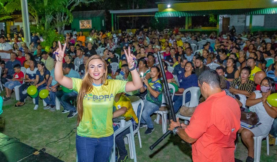 Débora Menezes tem agenda movimentada por bairros de Manaus