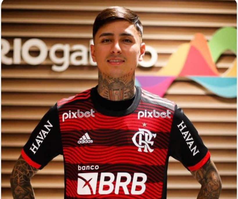 Erick Pulgar elogia torcida do Flamengo, dribla polêmicas e fala em 'ganhar tudo'