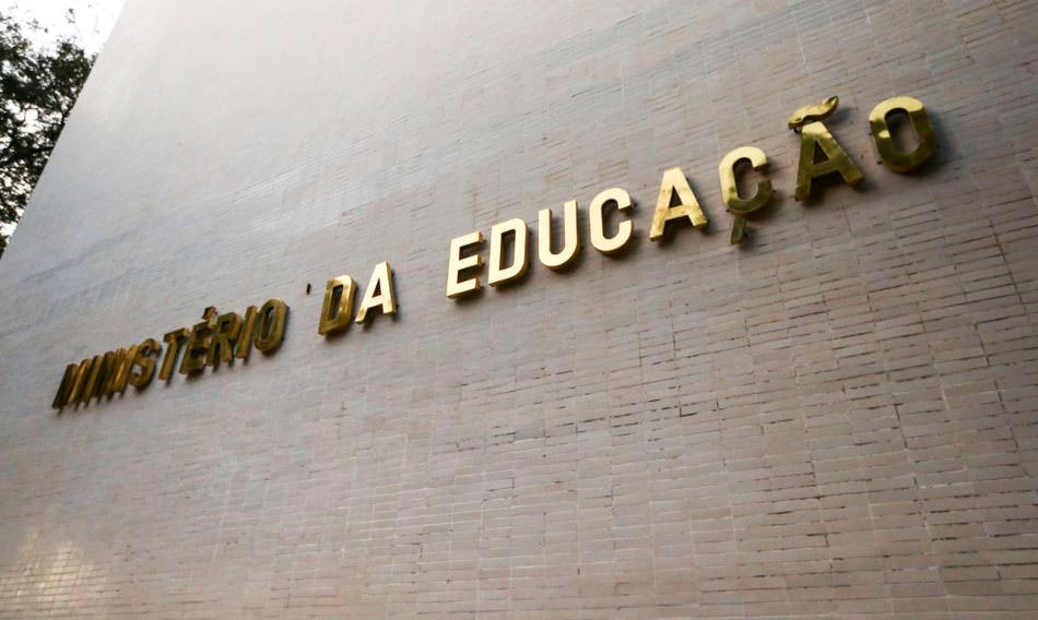 MEC bloqueia bolsa de 14 mil alunos de Institutos Federais