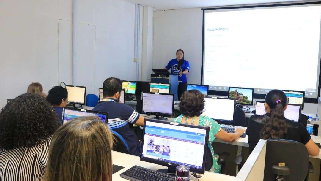 Servidores recebem treinamento sobre as atualizações do sistema Sisprev, em Manaus